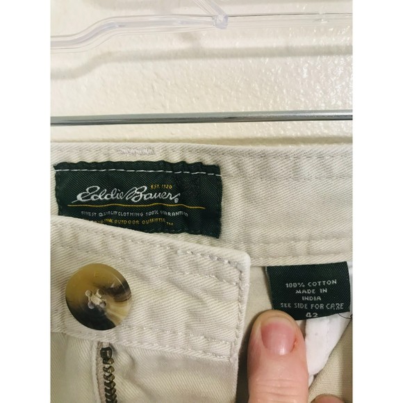 Eddie Bauer Men's Golf/Walking Chino Shorts with Front Pleat, Size 42 - Picture 2 of 3